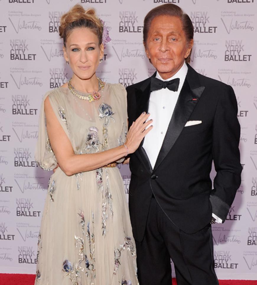 Star-Designer Valentino Garavani wurde am Donnerstag, 20. September, in New York geehrt und sie alle kamen. Unter den prominenten Gästen im Theater des Lincoln Centers befanden sich Sarah Jessica Parker, Anne Hathaway, Karolina Kurkova und viele mehr!