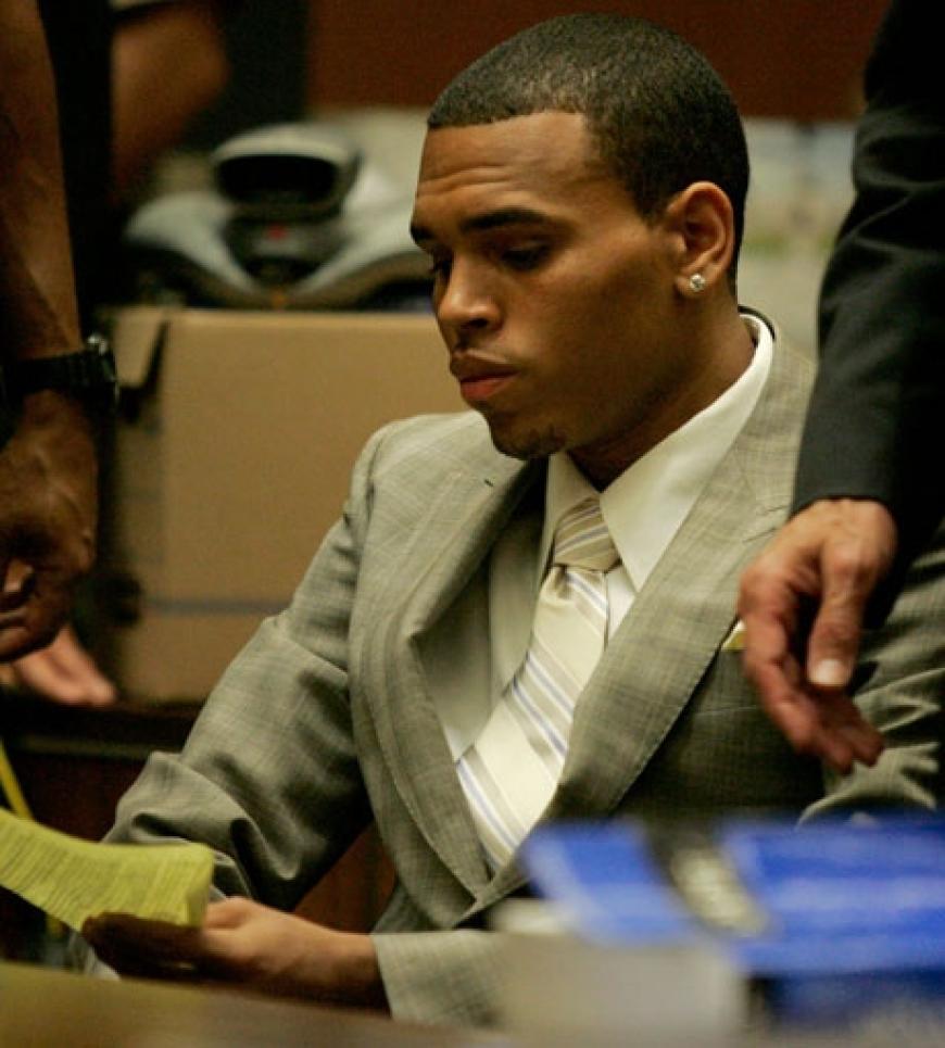 Sollte Chris Brown gegen seine Bewährungsauflagen verstossen, müsste er vier Jahre hinter Gittern verbringen