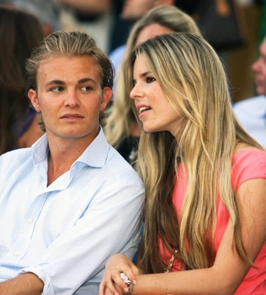 Nico Rosberg modelte nicht nur selbst, er schaute sich auch zusammen mit Freundin Vivian Sibold die Show an