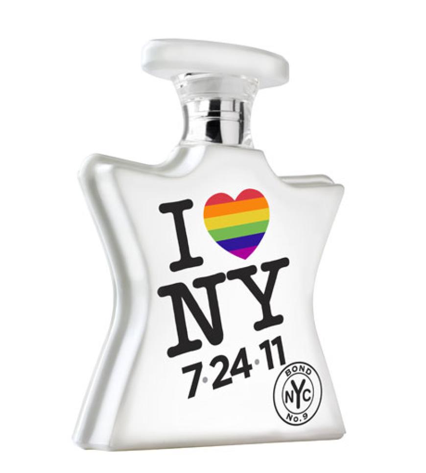 Seit genau einem Jahr ist die gleichgeschlechtliche Ehe in New York gesetzlich erlaubt. Ein guter Grund dieses mit einem Duft aus Mandarine, Muskatnuss, Pflaume, Rose, Jasmin, Kaschmir-Holz und Amber zu feiern. Natürlich unisex! âI Love New York for Marriage Equality