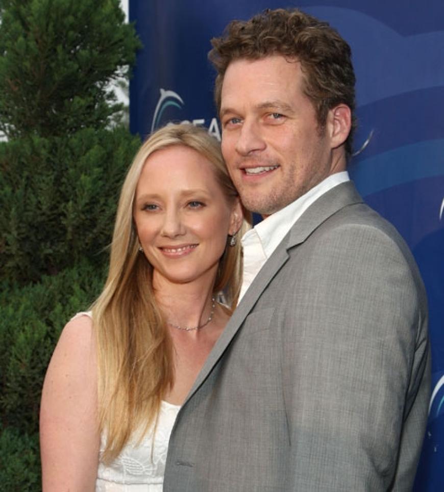 Anne Heche brachte Anfang März in Los Angeles ihren zweiten Sohn zur Welt. Ihr kleiner Spross soll in Zukunft den Namen Atlas tragen. Stolzer Papa ist Annes Lebensgefährte James Tupper