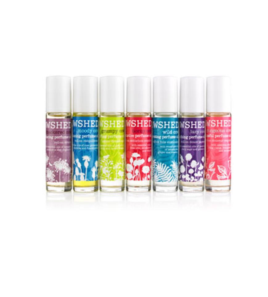 Stimmungsmacher: Diese Duftöle sehen nicht nur hübsch aus, sie sind als Roll-on auch ein handlicher Begleiter für unterwegs, von Cowshed, 10ml, je ca. 22 Euro