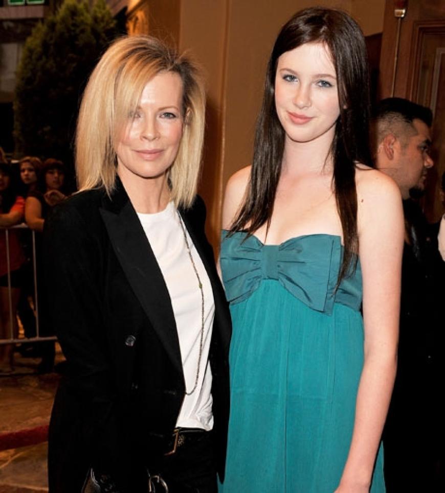 Ireland zusammen mit Mama Kim Basinger