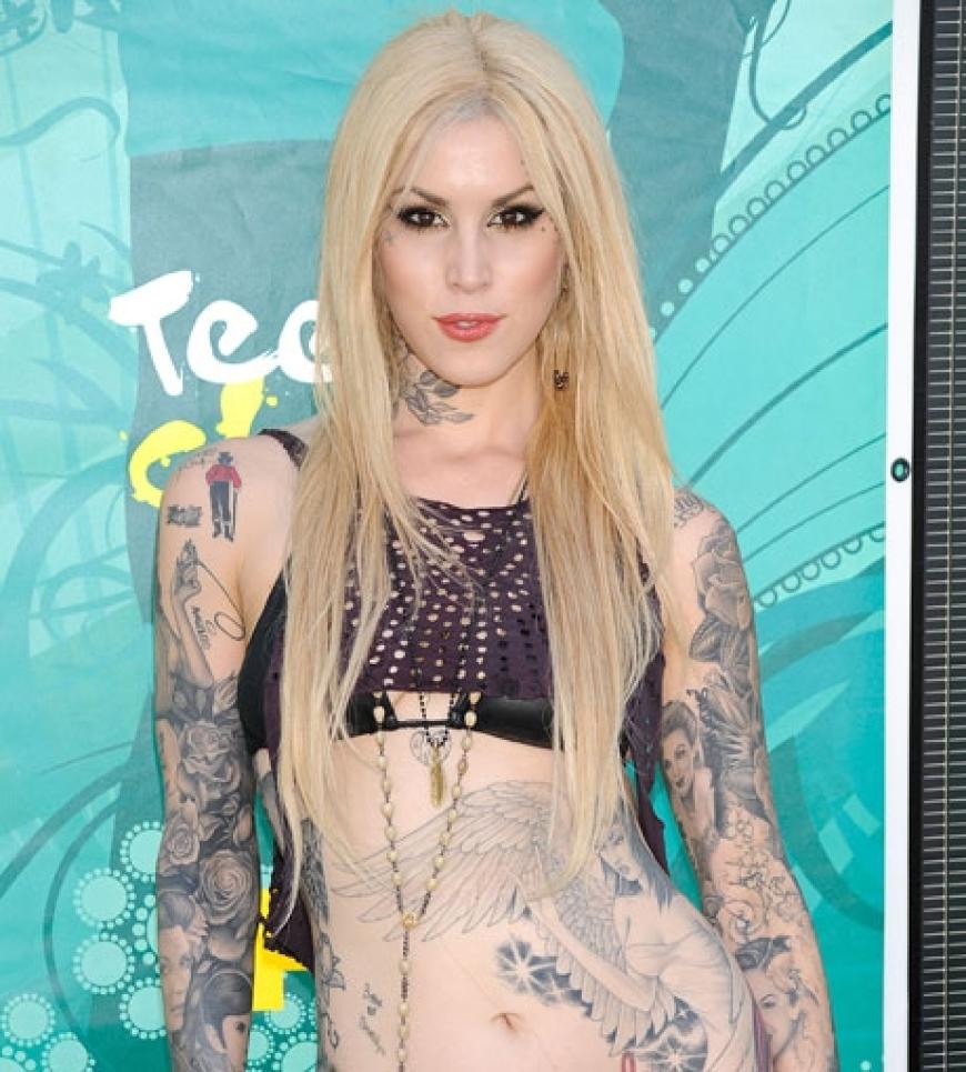 Noch eine Neu-Blondine: Tattoo-Künstlerin Kat von D. trägt ihre Haare jetzt wesentlich heller