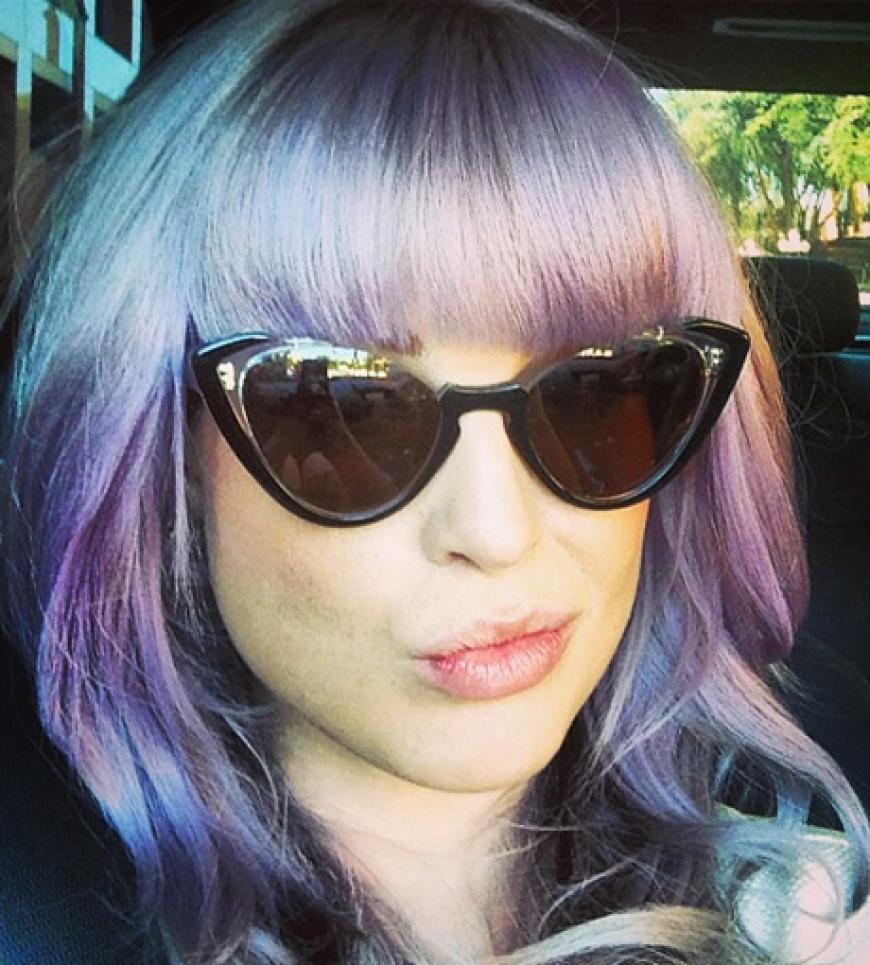 Ui, das kann sich richtig sehen lassen! Kelly Osbourne hat sich einen Bettie Page-Gedächtnispony schneiden lassen. Sie ist begeistert: