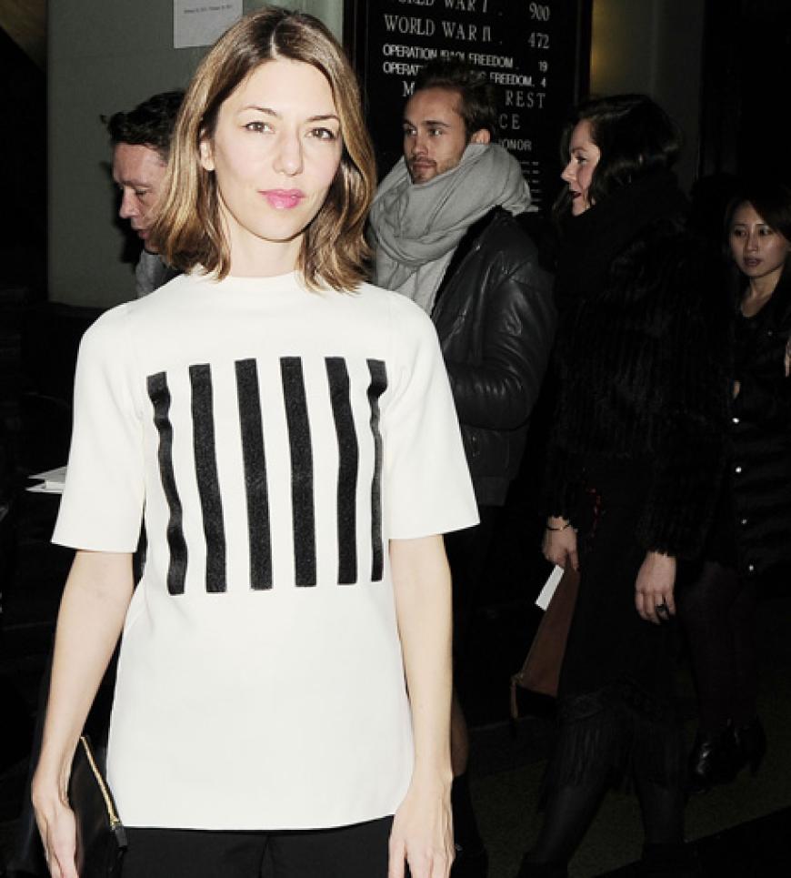 Wie viel wir wohl für Sofia Coppola zahlen müssen? Der Barcode auf ihrem T-Shirt wird es uns verraten. Wir finden's ganz schön cool!