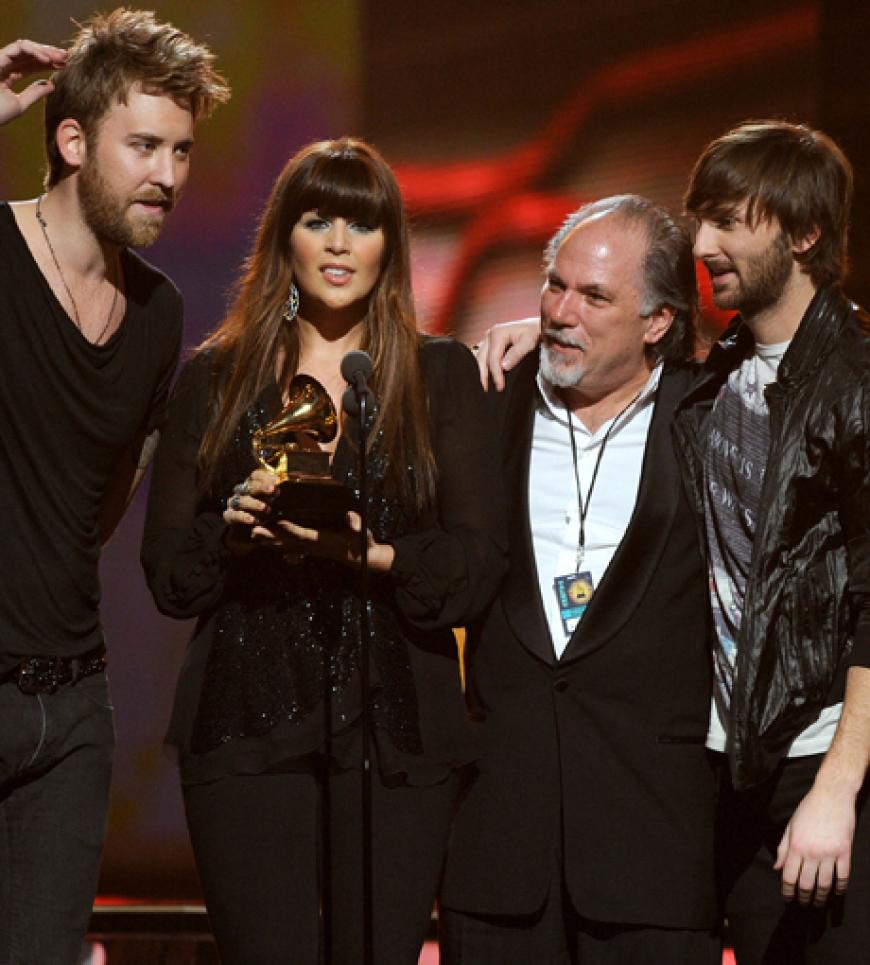 Abräumer des Abends war die Countryband Lady Antebellum. Von sechs Nominierungen sahnte sie ganze fünf Preise ab, darunter auch die wichtigen Auszeichnungen