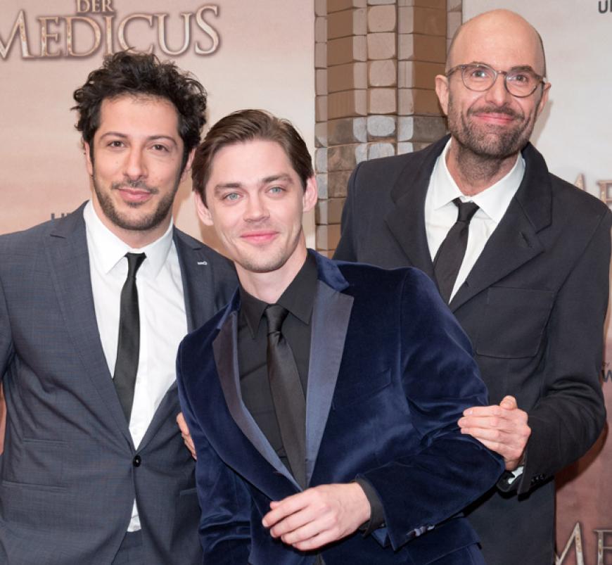 Schauspieler Fahri Yardim (l), Hauptdarsteller Tom Payne und der Regisseur Philipp Stölzl