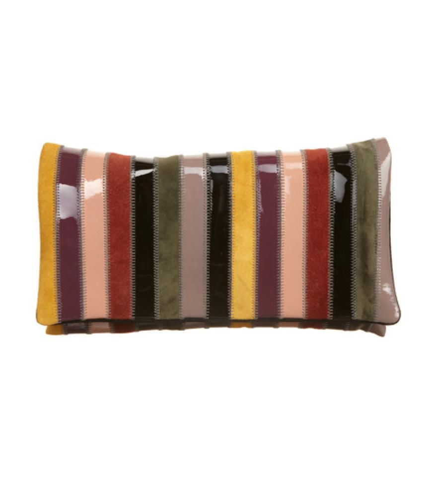 18. August 2012: Die halten wir ganz fest! Clutch im Patchwork-Design von Abro über zalando.de, ca. xx Euro