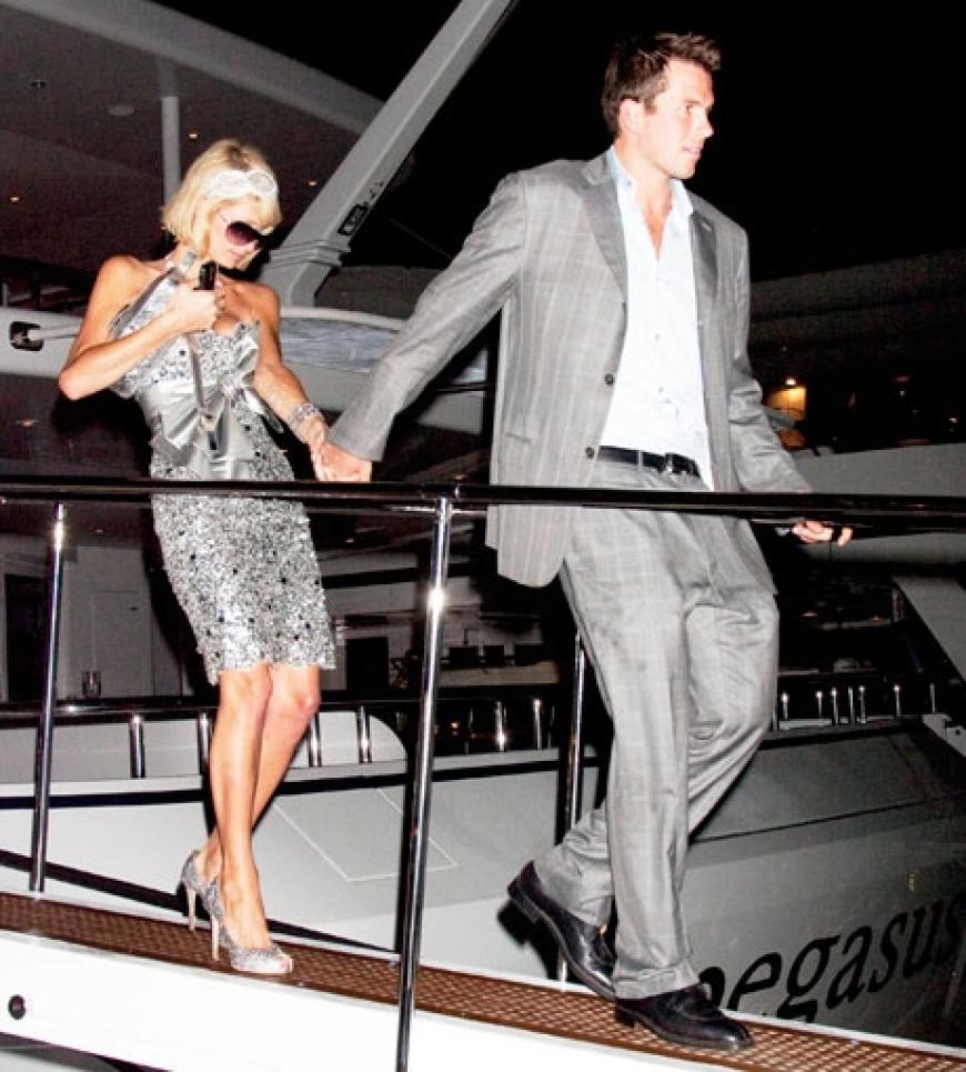 Paris und Doug verlassen eine Yacht-Party