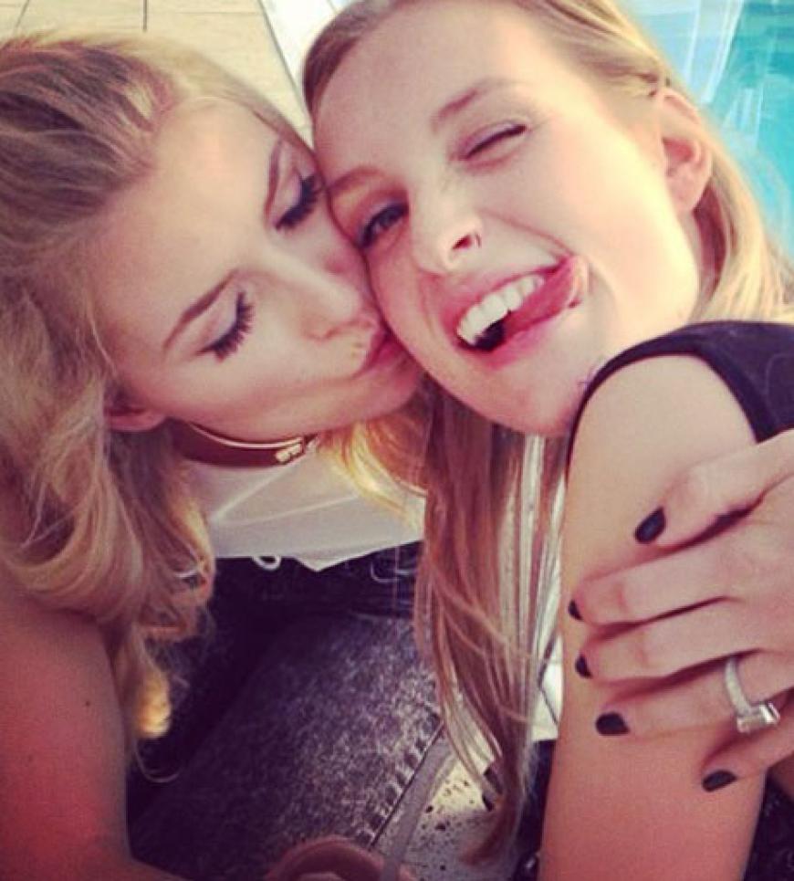 Haben sich zum Knutschen gern: Lena Gercke und Marlies Pfeifhofer