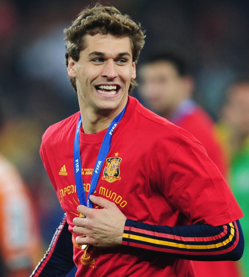 Der Spanier Fernando Llorente haut People-Praktikantin Janina um - und hat somit einen Platz in unserer Hot-List verdient
