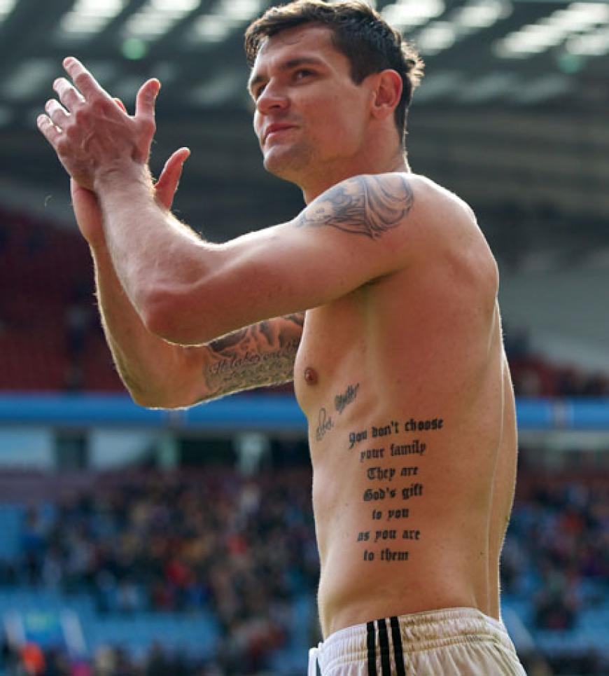 Nicht nur durchtrainiert sondern auch tätowiert: der kroatische Innenverteidiger Dejan Lovren