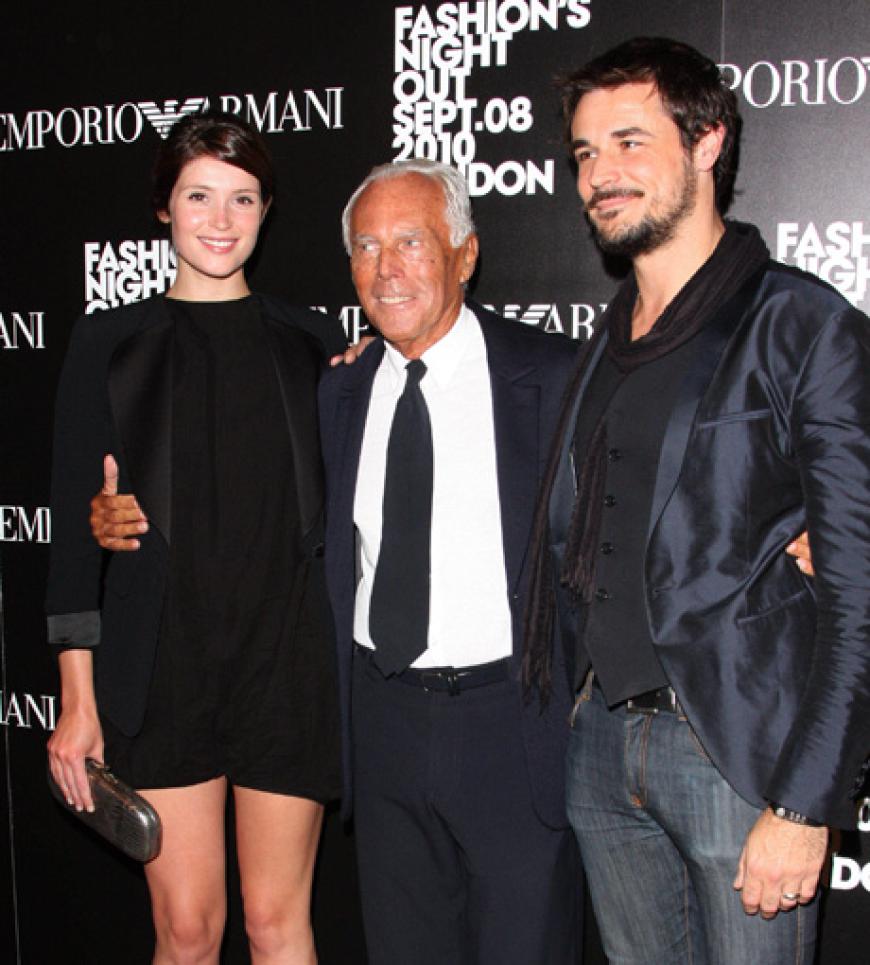 Arterton mit ihrem baldigen Ex-Mann Stefano Catelli (r.) und Giorgio Armani