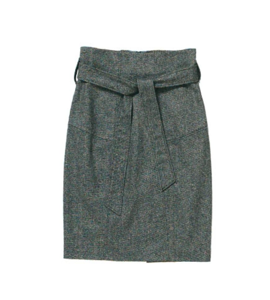 Mit Bindegürtel von Benetton, ca. 45 Euro