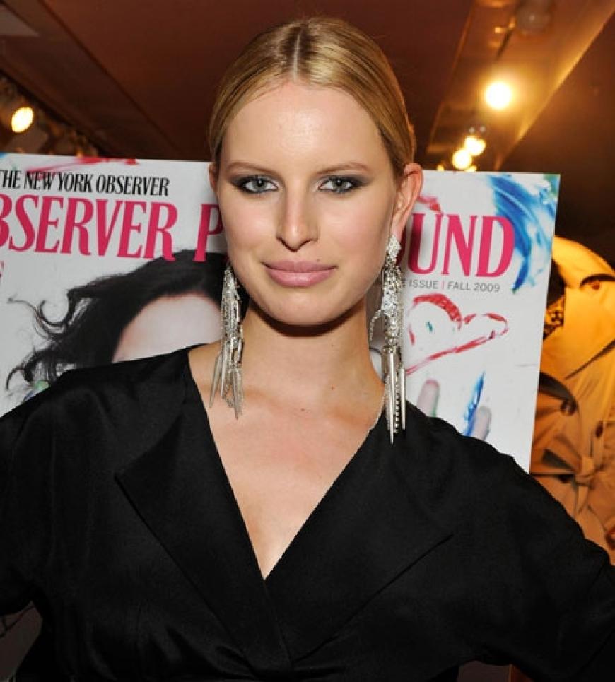 Das schwangere Topmodel Karolina Kurkova besuchte den DKNY-Shop