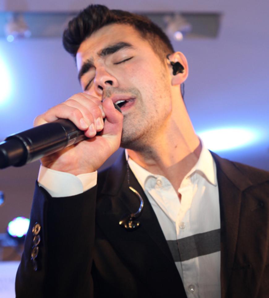Joe Jonas schmetterte seine Songs