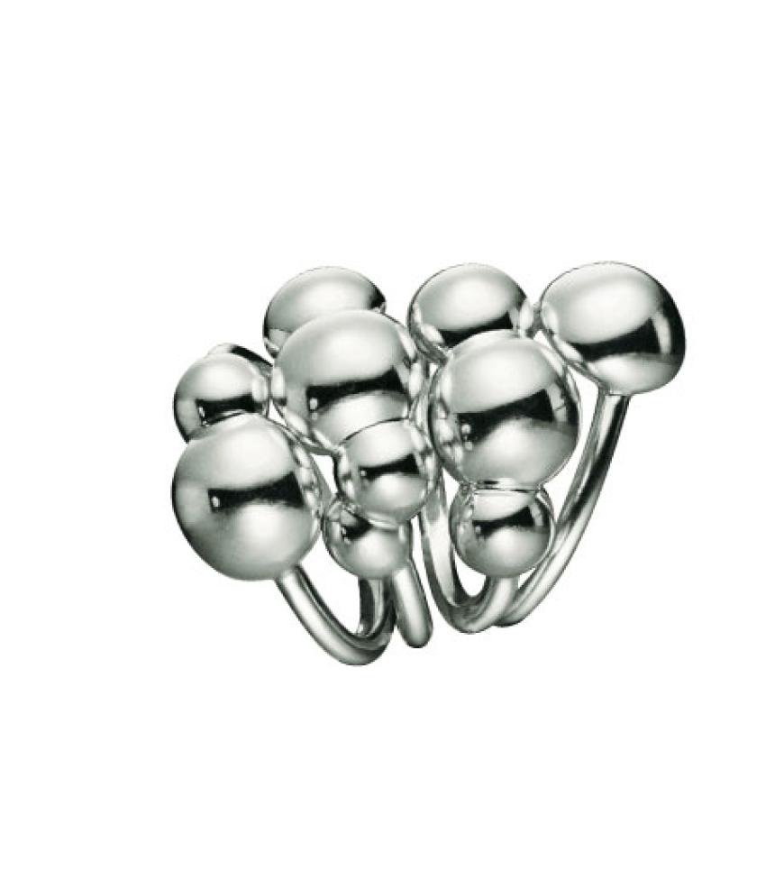 Auffällige Ringe mit Perlen, Edelsteinen oder glitzernden
Kristallen sind wahre Hingucker!
Ring mit Kugeln von ´Pandora, ca. 60 Euro
