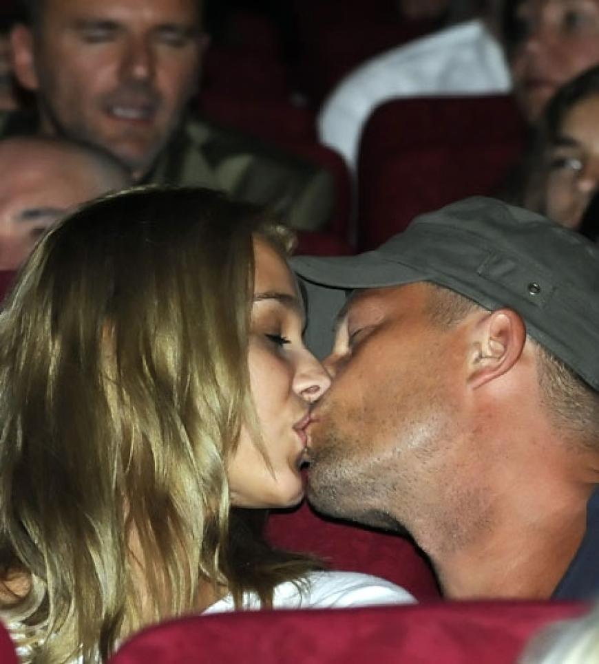 Auch Schauspieler Til Schweiger zeigte sich in diesem Jahr mit einer neuen Frau an seiner Seite. Melanie Scholz heißt die Unbekannte und ist 24 Jahre alt