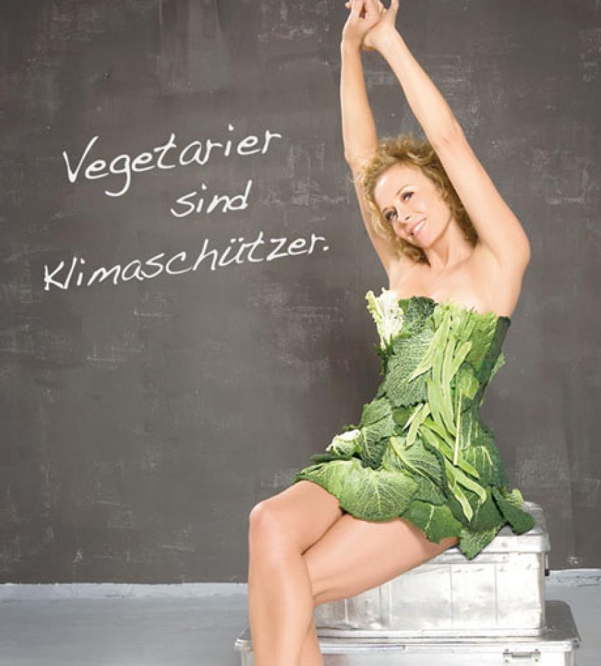 Katja Riemann trägt für Peta ein Kleid aus Salat