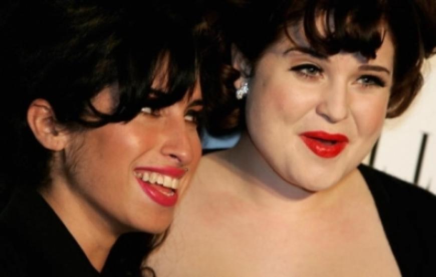 Amy mit ihrer besten Freundin Kelly Osbourne (2007)