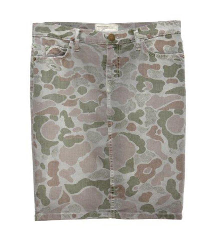 25. Juli 2012: Camouflage - JA! Tarnkleidung - NEIN! In dem Pencilskirt von Current/Elliott fallen wir in der City garantiert auf! Rock von Current/Elliott, ca. 170 Euro