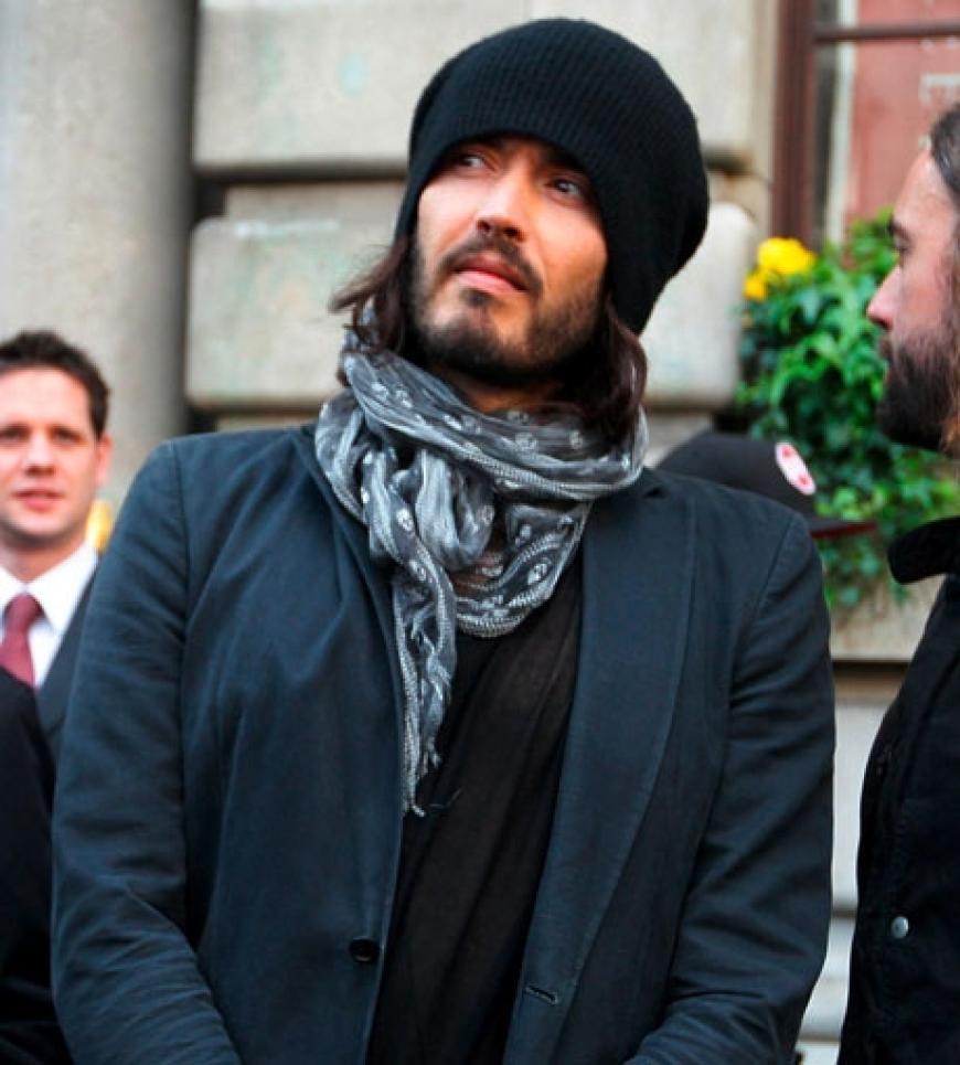Im Winter gehen Stars nicht mehr ohne Mütze aus dem Haus! OK! zeigt Ihnen die stylischten Modelle. Comedy-Star Russell Brand weiß, wie er trotz