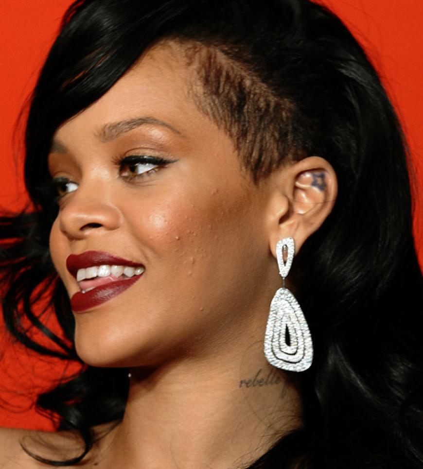 Rihanna zeigte ihren Undercut - und ihren sehr teuren Schmuck