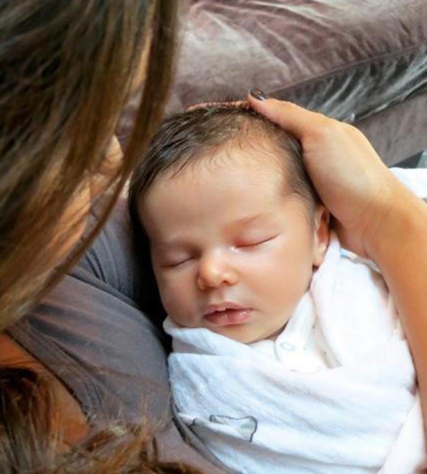 Nick Lachey und seine Frau Vanessa präsentieren ihren Sohn Camden John