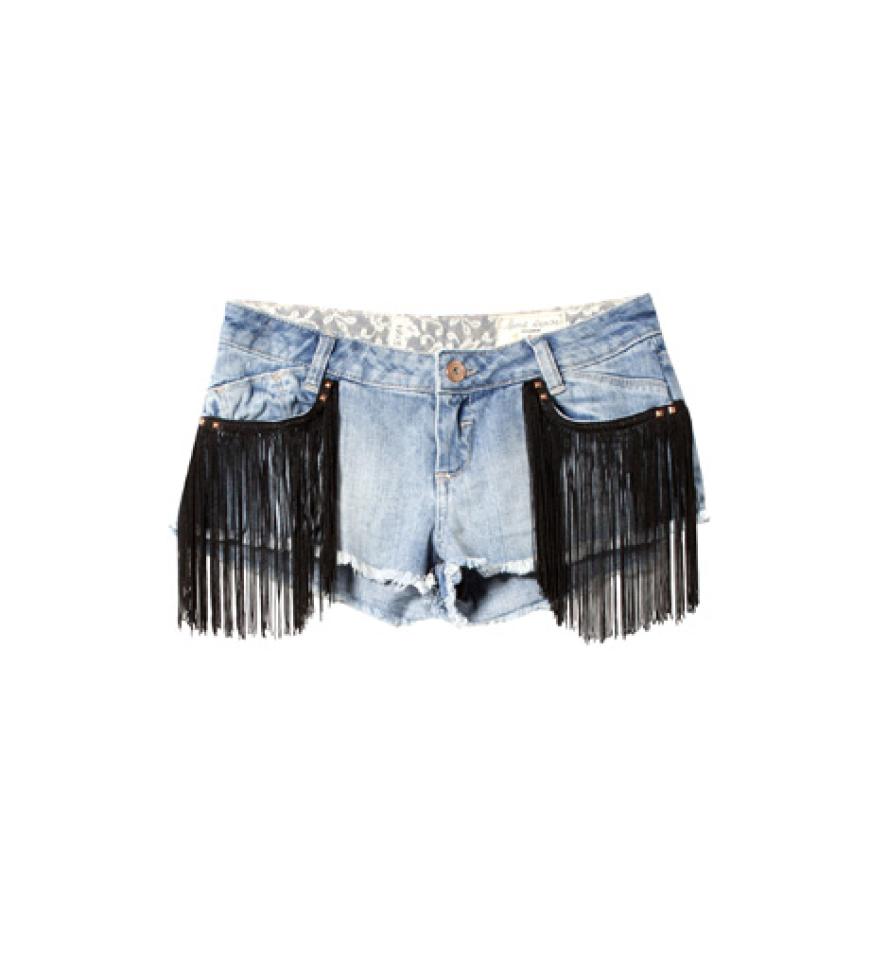26. Oktober 2012: Howdy girls! Der Western-Trend ist zurück. Das feiern wir am besten mit der Denim-Shorts mit Westernfransen. Shorts über pullandbear.com, ca. 25 Euro.