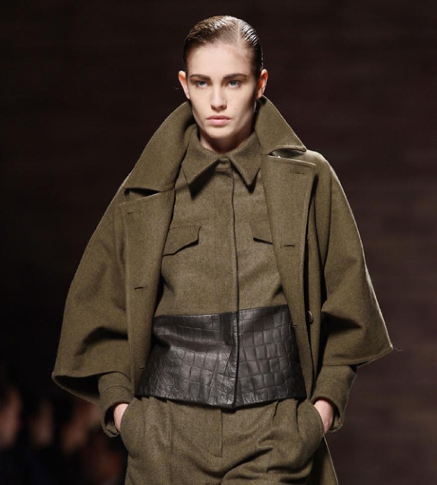 In Mailand zeigte Max Mara olivgrüne Oversize-Mäntel.´