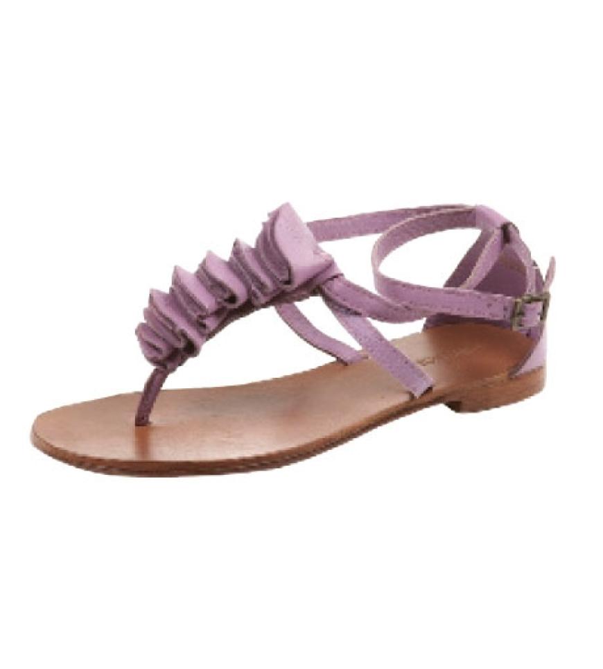 Sandalen mit Rüschen von Topshop,
ca. 50 Euro