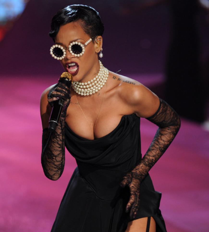 Auch Rihanna geizt nicht mit ihren Reizen
