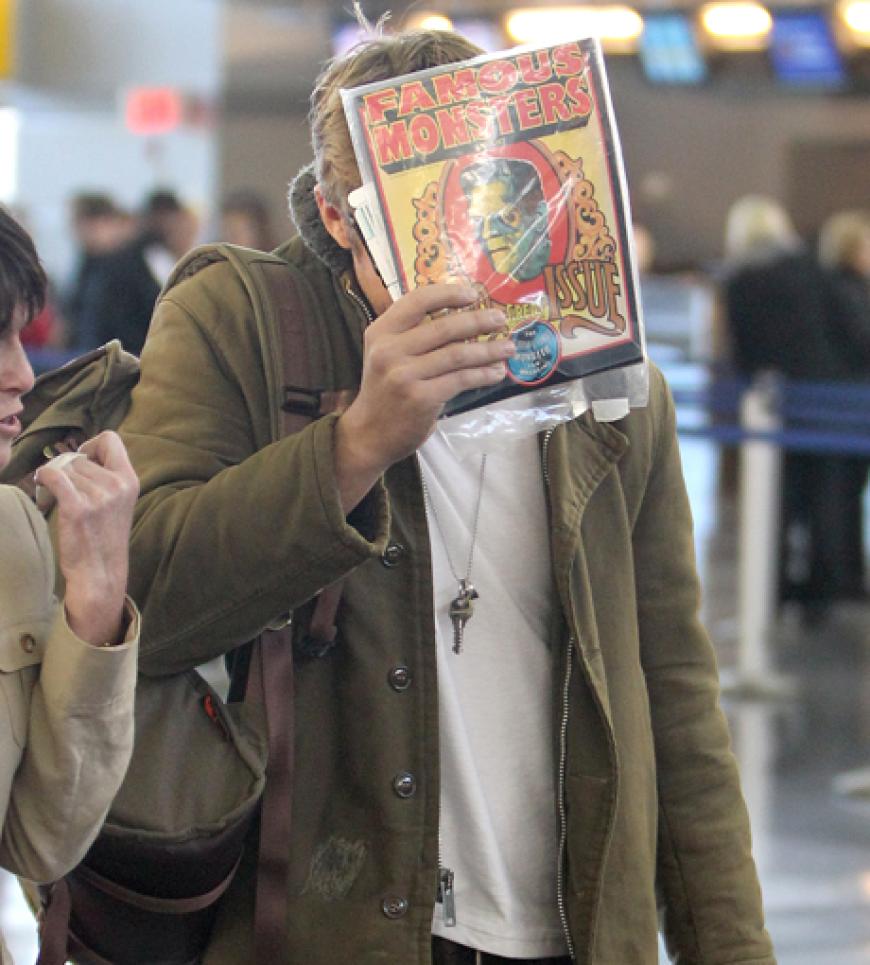 Welcher Hollywood-Schnuckel versucht sich wohl hinter diesem Comic zu verstecken?