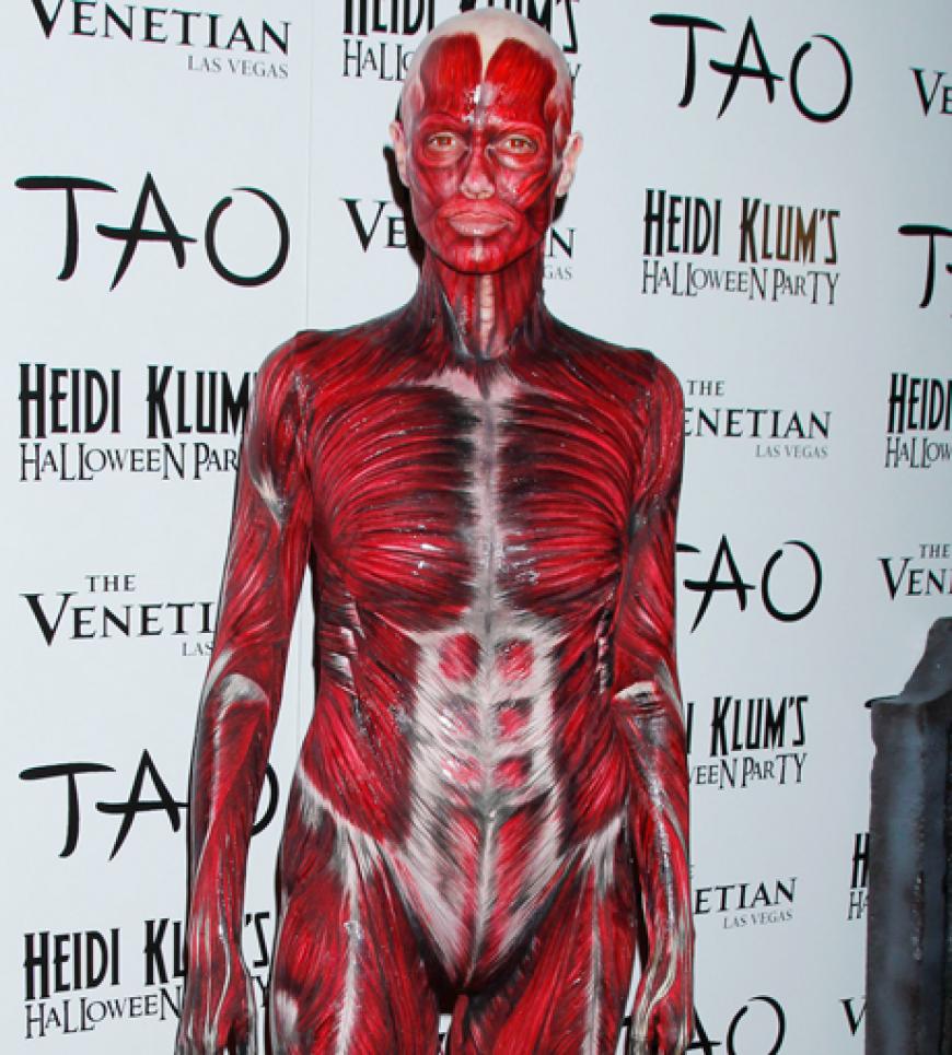 Happy Halloween! Wie in jedem Jahr feiert Supermodel Heidi Klum ihre berühmte Gruselparty und schockiert immer wieder aufs Neue mit ihren Outfits. In diesem Jahr gab Heidi gleich zwei Parties: In Las Vegas feierte sie in diesem besonders abscheulichen Outfit ...