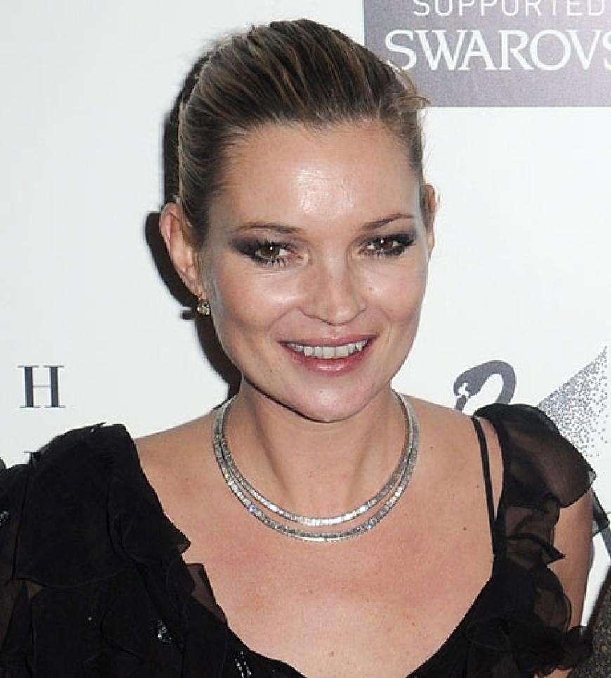 Kate Moss trug am Montag die Farbe des Abends: Schwarz