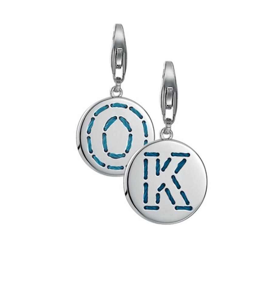 13. September 2012: Die Buchstaben-Charms von Esprit Jewel finden wir einfach toll. Für Intitialen oder wie hier den Namen der Lieblings-Zeitschrift besonders gut geeignet! Charms ab ca. 40 Euro