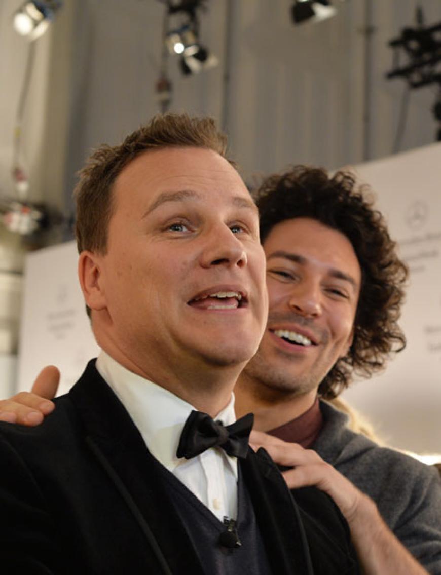 Vom 14. bis 17. Januar wird Berlin wieder zur internationalen Bühne für Fashion, Trends, Designer und vor allem Promis! Hier machen Guido Maria Kretschmer und Boris Entrup Faxen