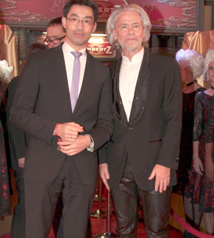 Dr. Philipp Rösler mit dem Gastgeber, Printen-König Dr. Hermann Buehlbecker