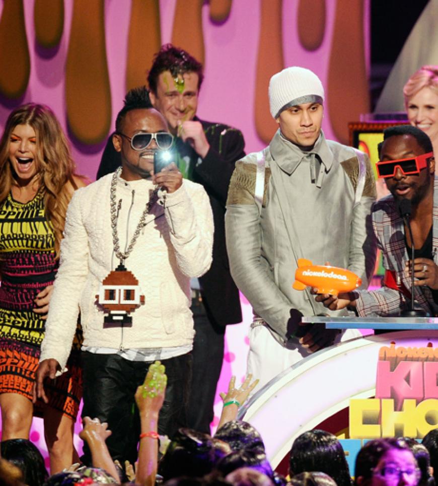 Taboo von den Black Eyed Peas hält die Verleihung persönlich auf Video fest