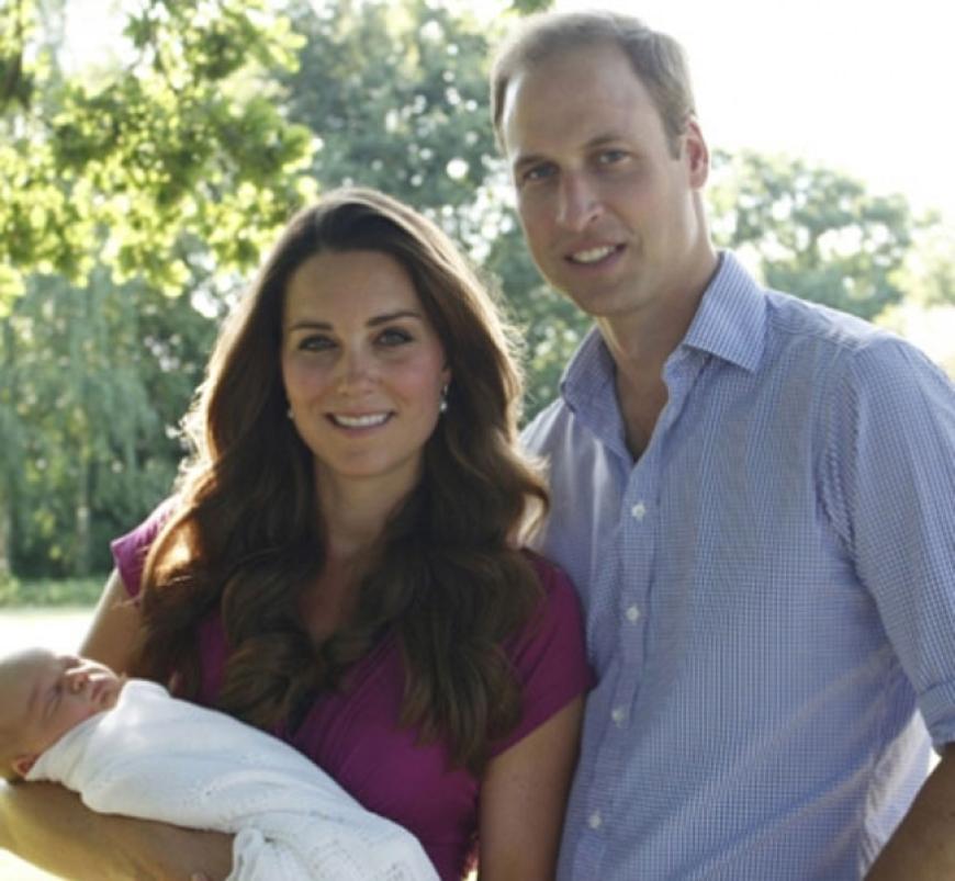 Kein anderes mehr wurde so lang ersehnt wie dieses. Am 22. Juli war es dann endlich soweit. Herzogin Kate und Prinz William sind Eltern von Prinz George geworden und schon jetzt liebt ihn ganz Großbritannien