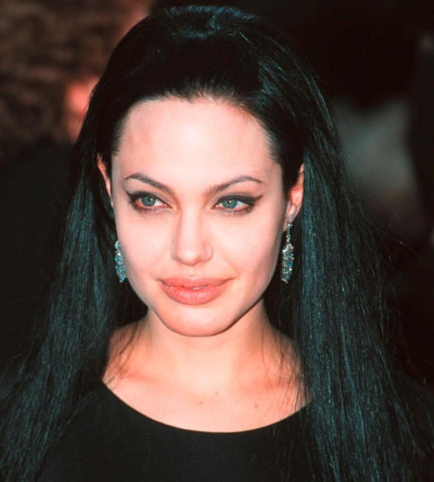 Angelina im Gothik-Look