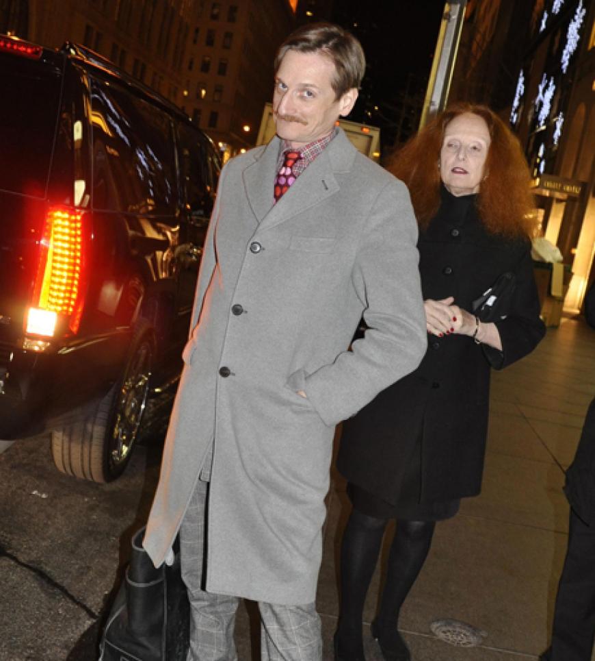 Journalist Hamish Bowles (im Hintergrund Grace Coddington, Creative Director der Vogue US)