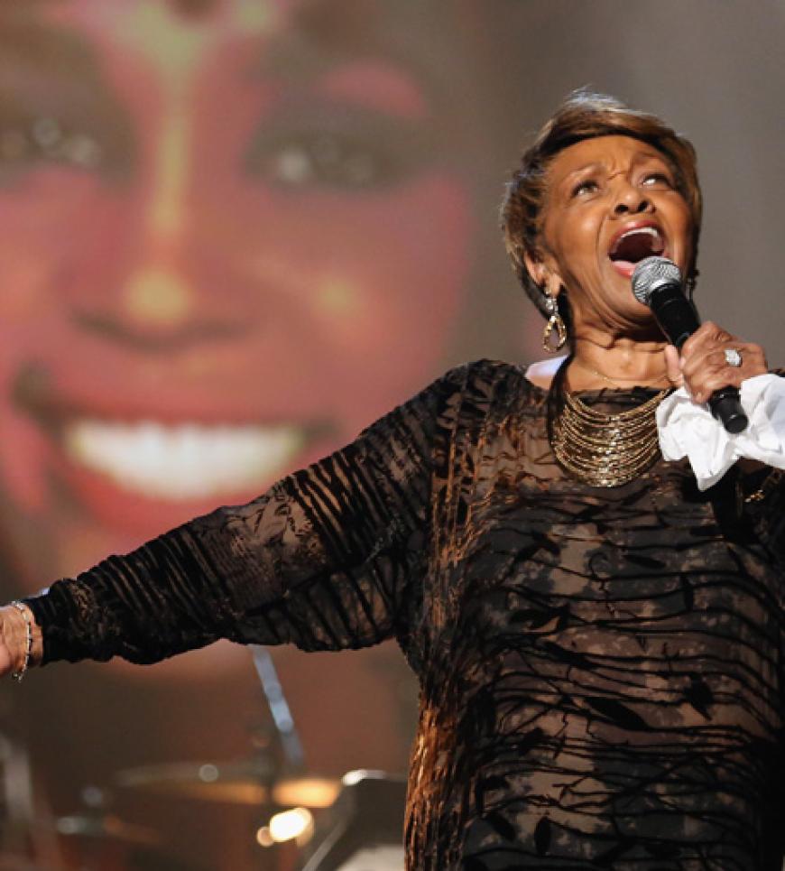 Emotionaler Höhepunkt: Auch Whitney Houstons Mutter, Cissy Houston, gedachte ihrer verstorbenen Tochter mit einem Gospelstück
