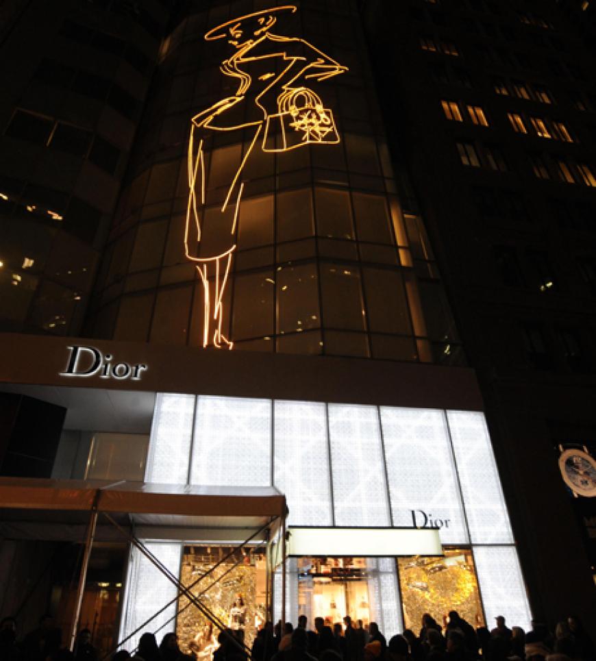 Imposant: das neue Innendesign der Boutique verantwortet Peter Marino, der auch schon für Giorgio Armani gearbeitet hat