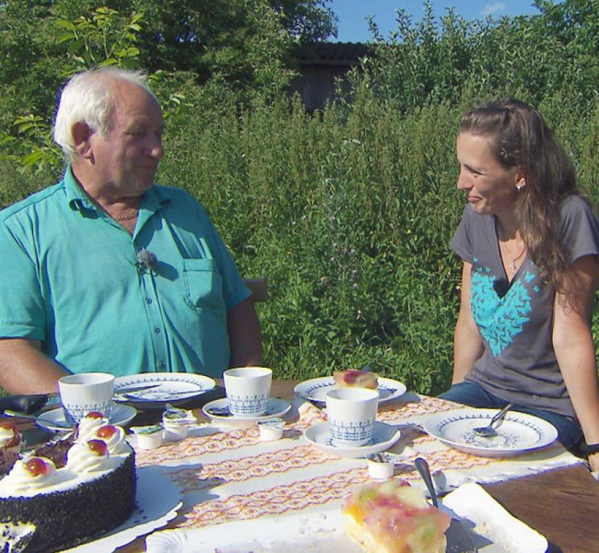 Kuhbauer Brian (35, re.) stellt seinem Vater Horst seine Liebe Sylvia (35) vor´
