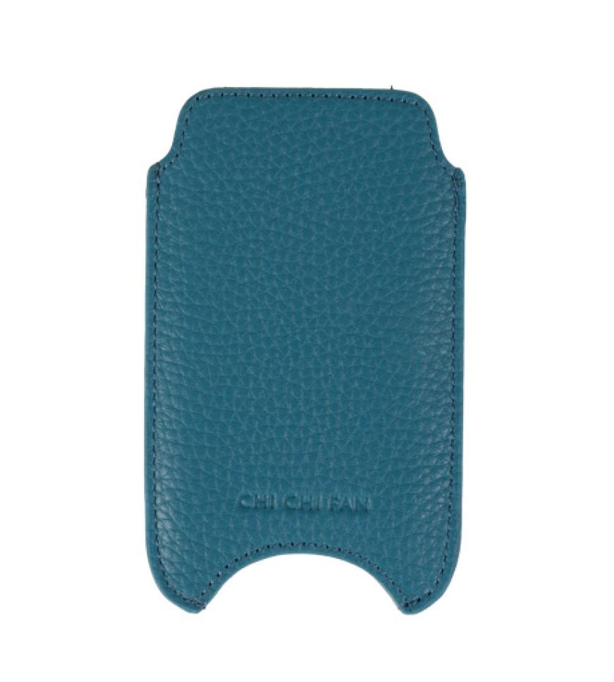 Ein wirklicher Hingucker für Fans von klassischem Design und Knallfarbe, Iphone-Case in Petrol aus Leder von Chi Chi Fan, ca. 30 Euro