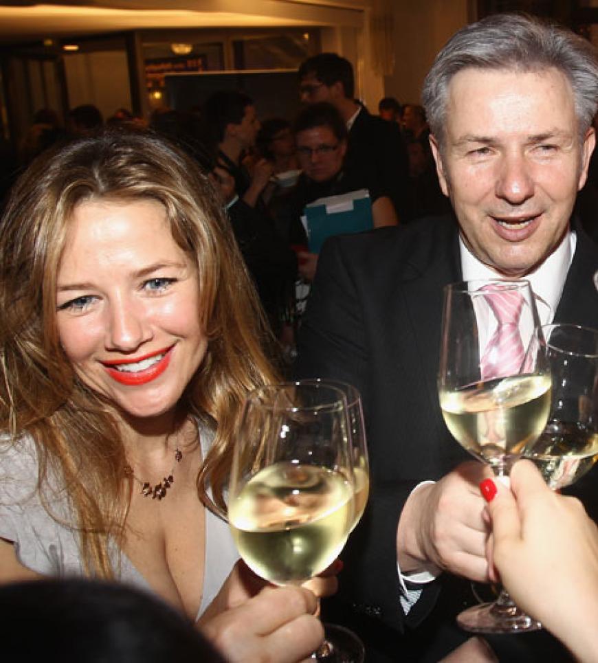 Tranken ein Glas Wein zusammen: Alexandra Neldel und Klaus Wowereit