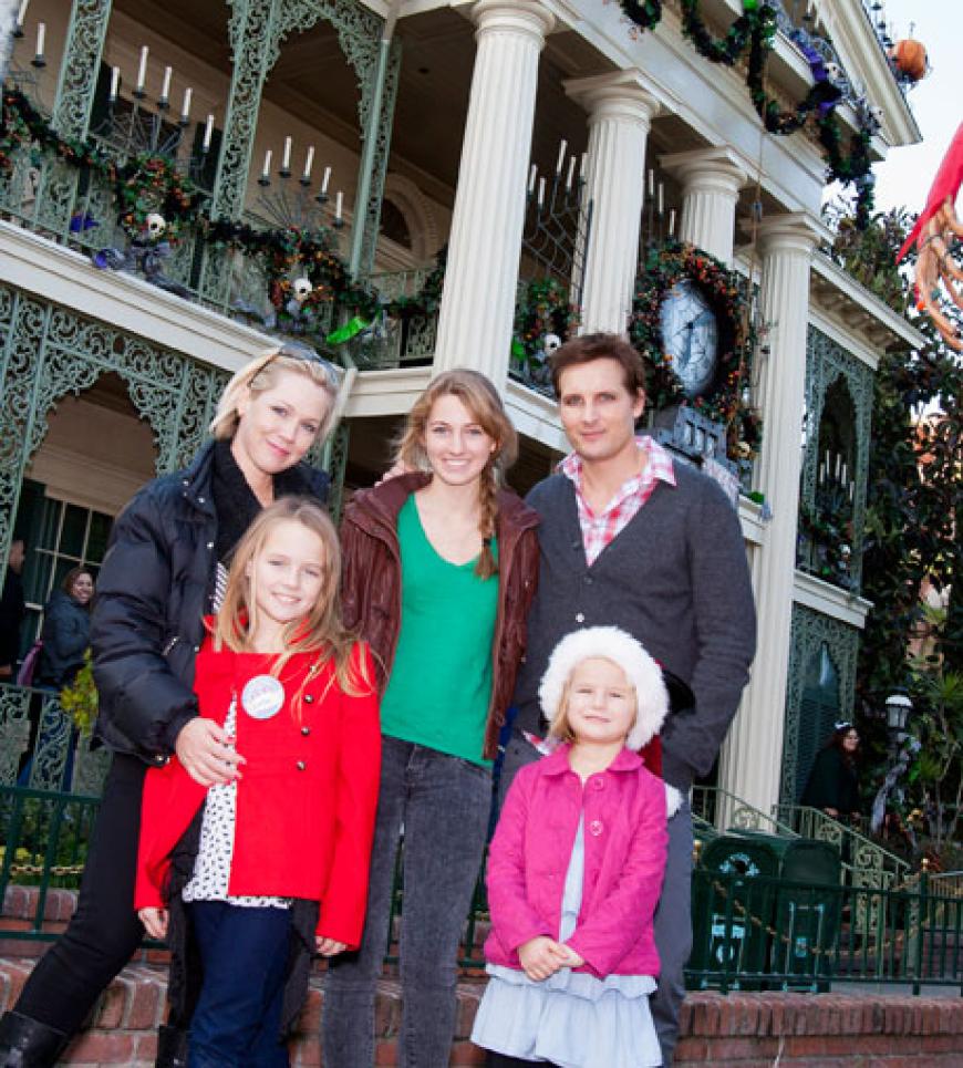 Peter Facinelli mit Jennie Garth und den gemeinsamen Kindern