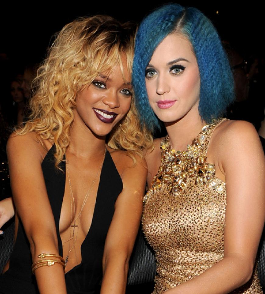 Beste Freundinnen: Rihanna und Katy Perry sahen sich gemeinsam die Show an ...